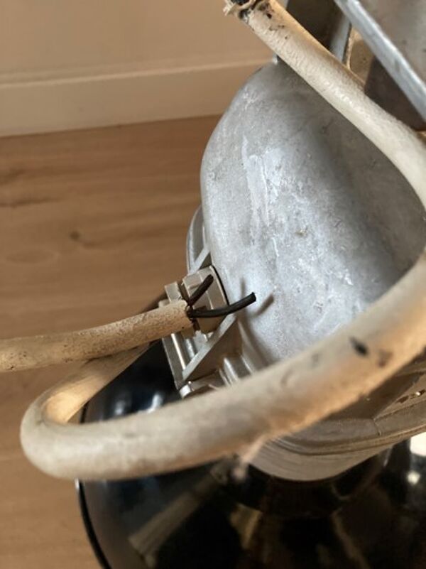 Suspension industrielle Philips