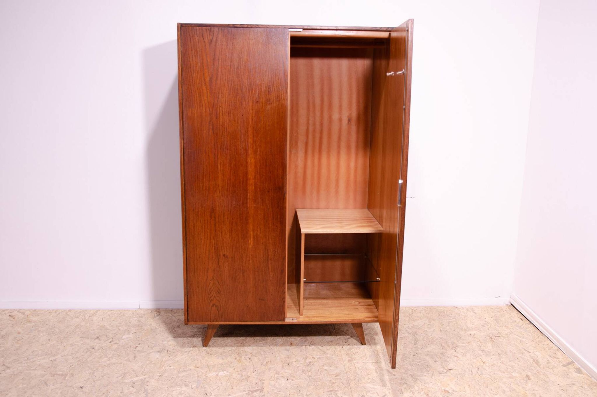 Elegant oak wardrobe U-450 by Jiří Jiroutek for Interiér Praha, 1960´s