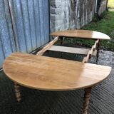 Round table in solid cherry wood, extendable with twisted legs, Louis Philippe style.