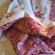 Red and white square sheet 140x140 and 6 towels