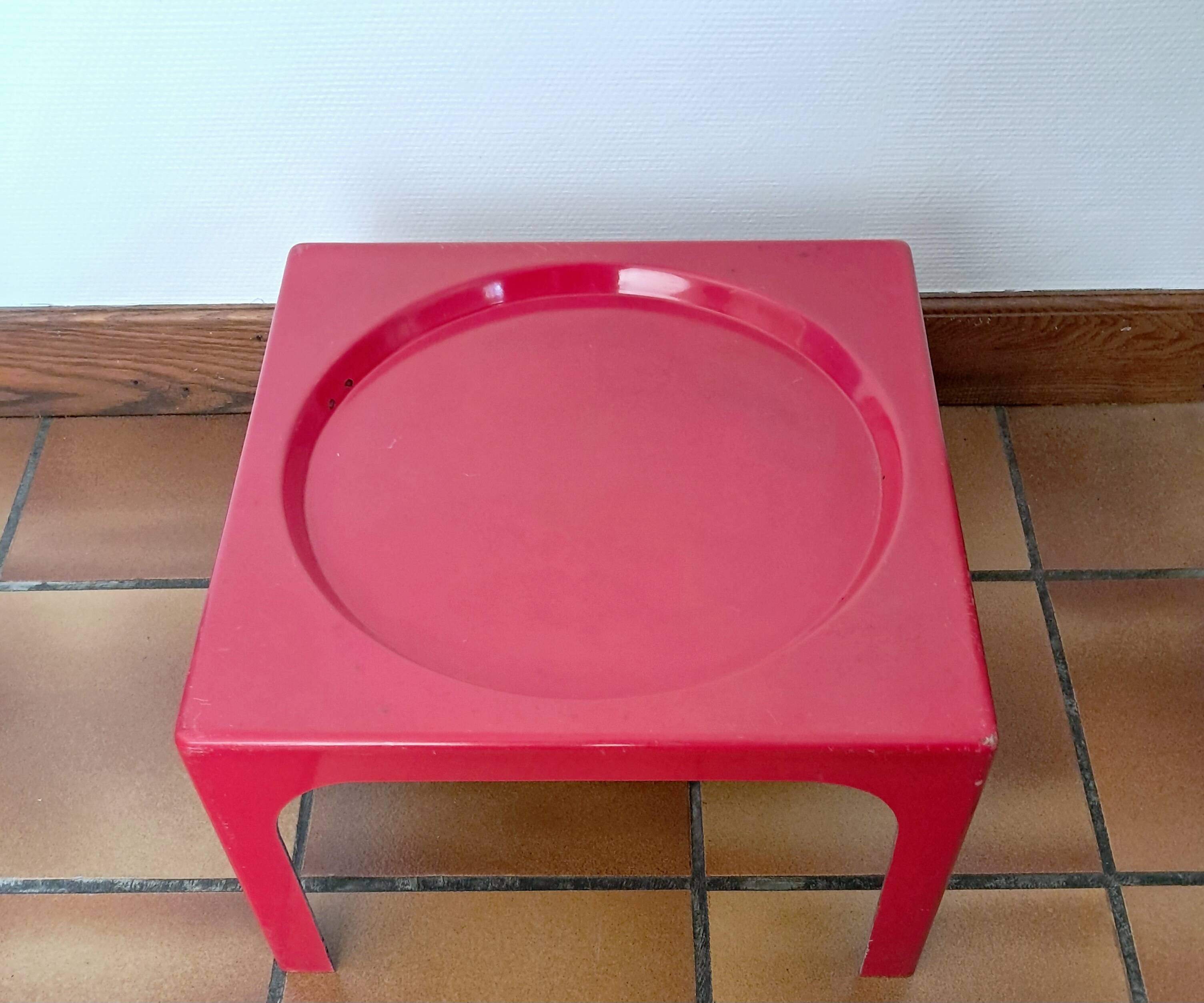 Red table OZOO. Marc Berthier for Prisunic. 1970
