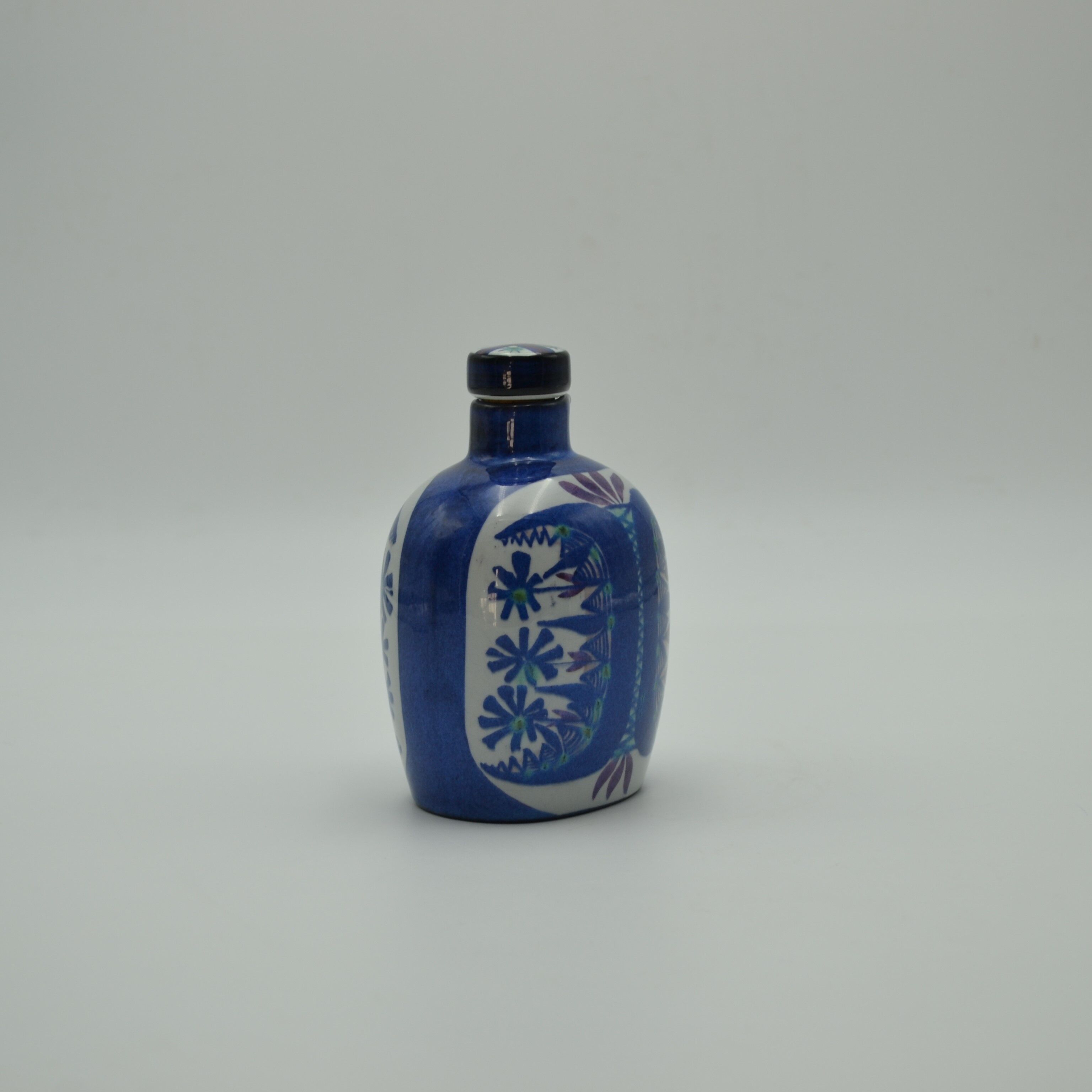 Bottle in earthenware from Marianne Johnson's Tenera series for Aluminia