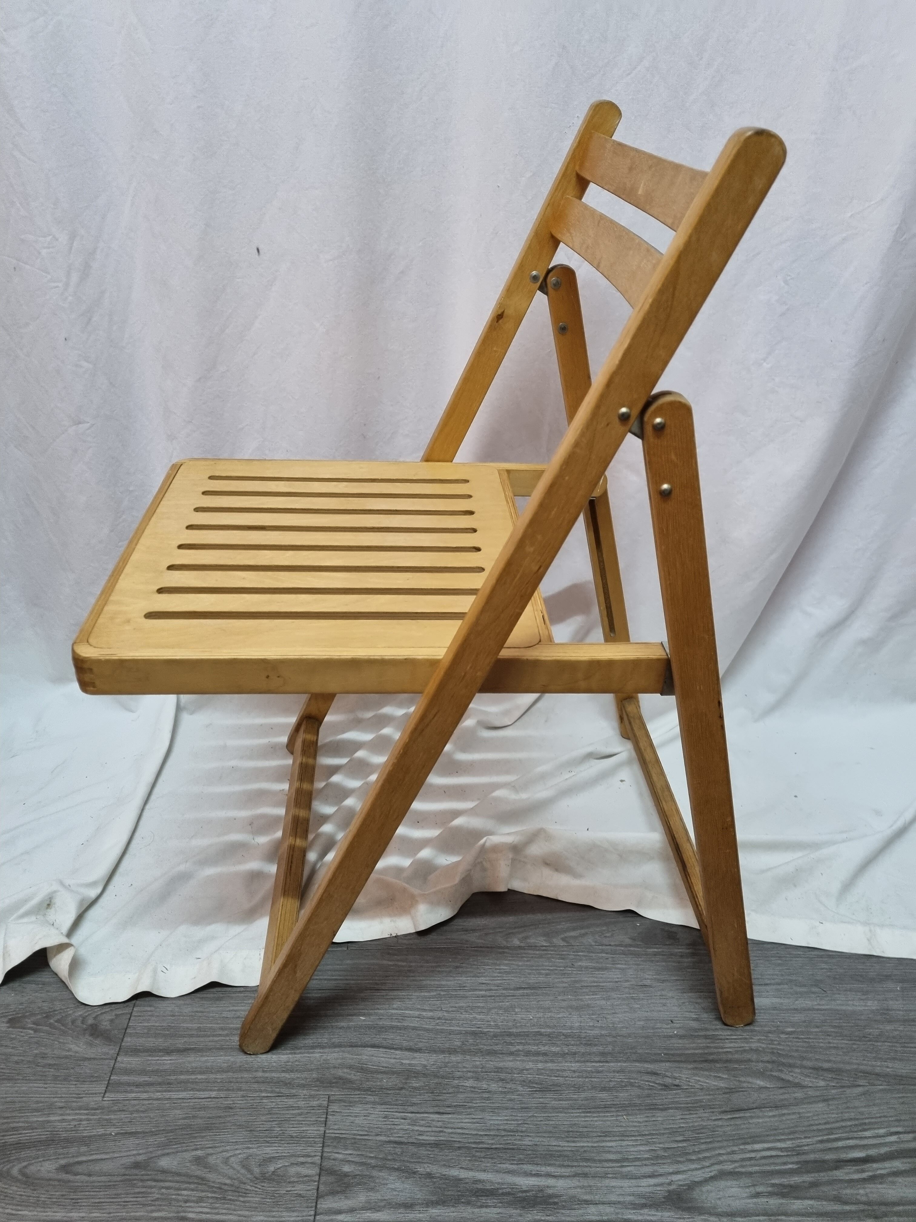 3 wooden folding chairs from 1960/70
