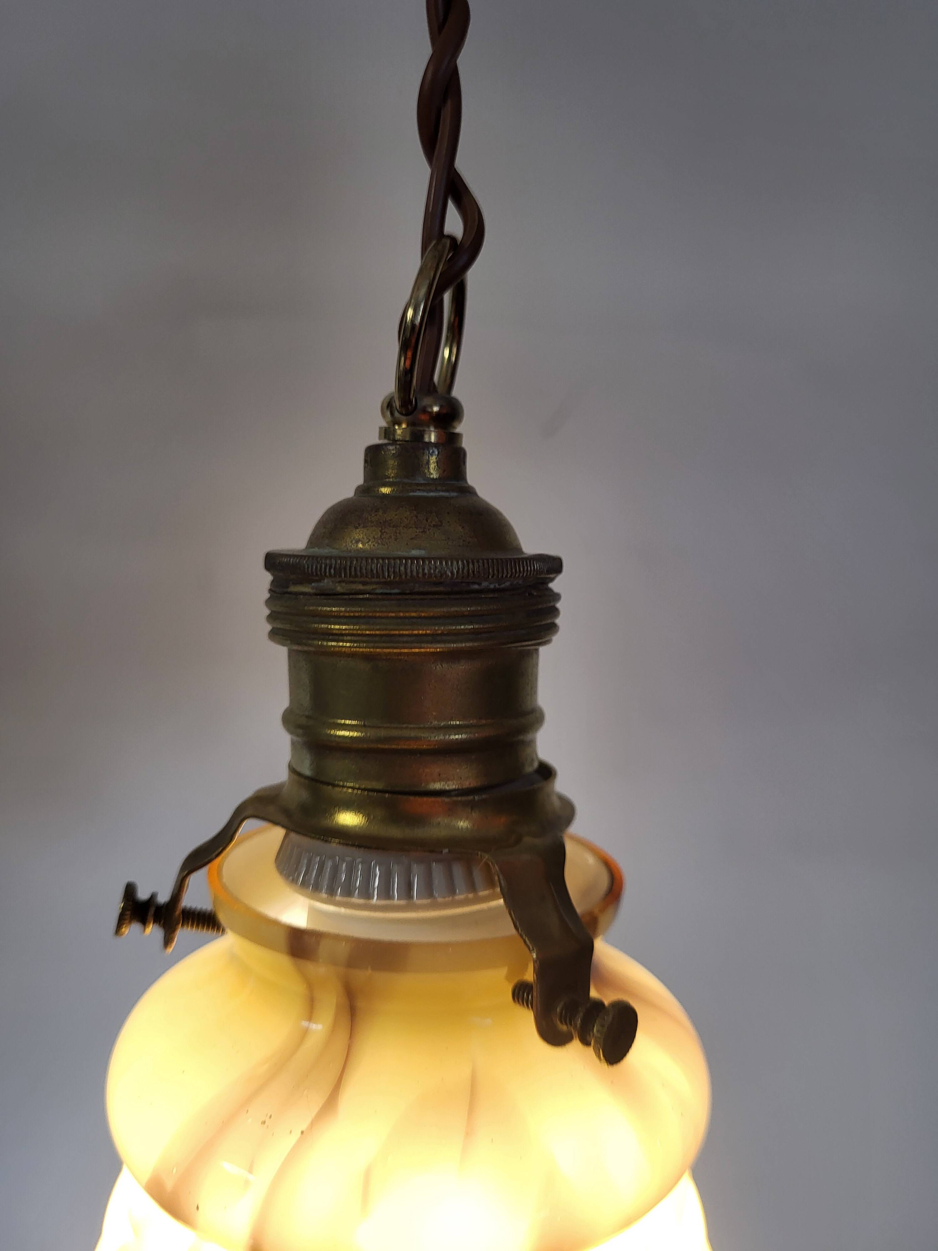 Art Deco lamp in ribbed opaline glaze, Verreries de Scailmont, Heemskerk