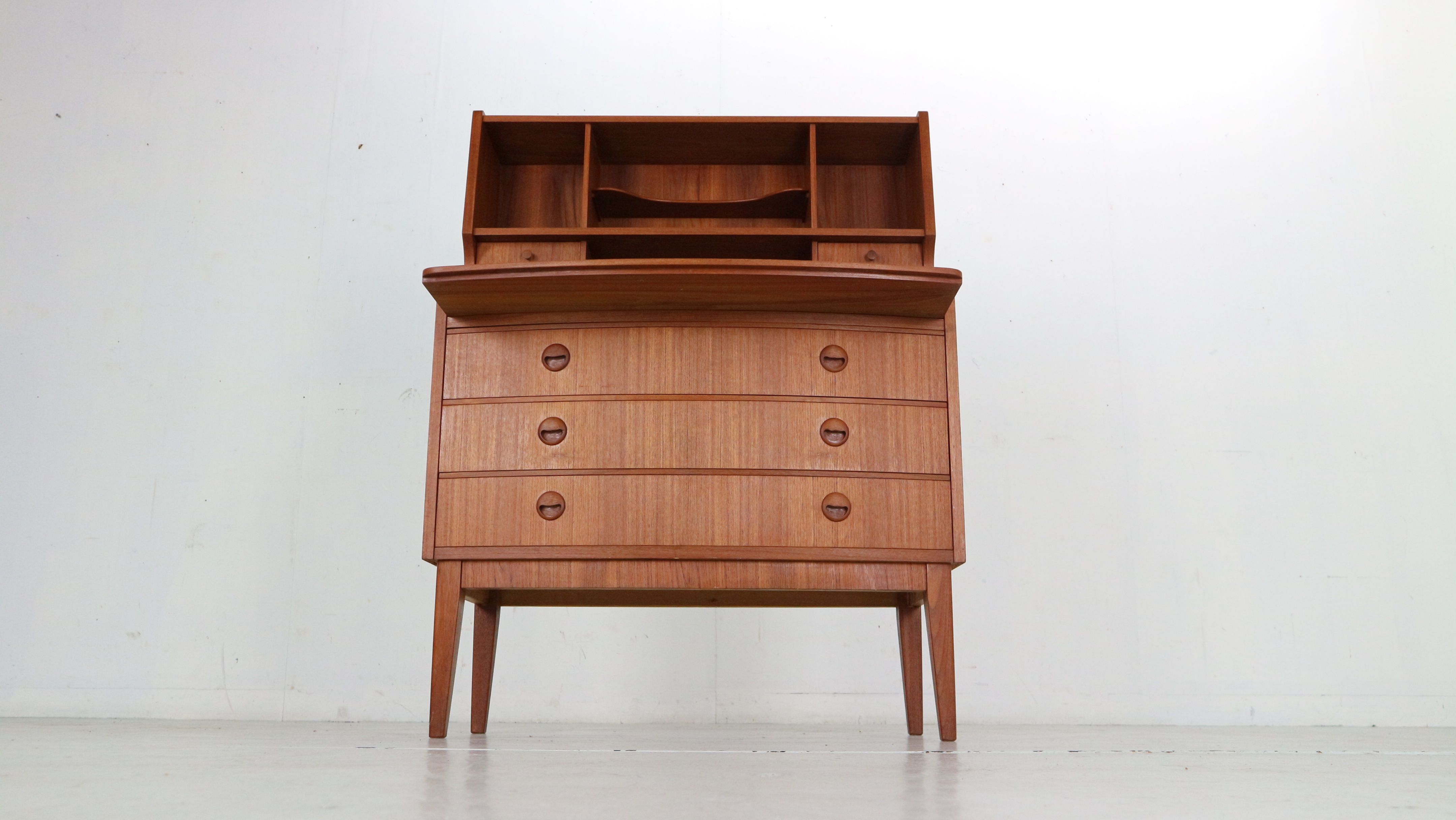 Secretary desk, 1960