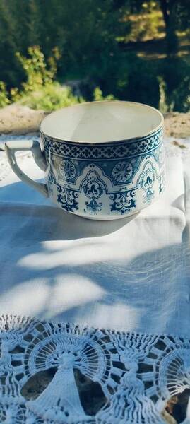 Chocolate cup made of earthenware.