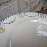 Ancienne assiette sur piédouche plat de service Longwy modèle Moselle