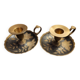 Set of 2 hand candle holders in golden brass
