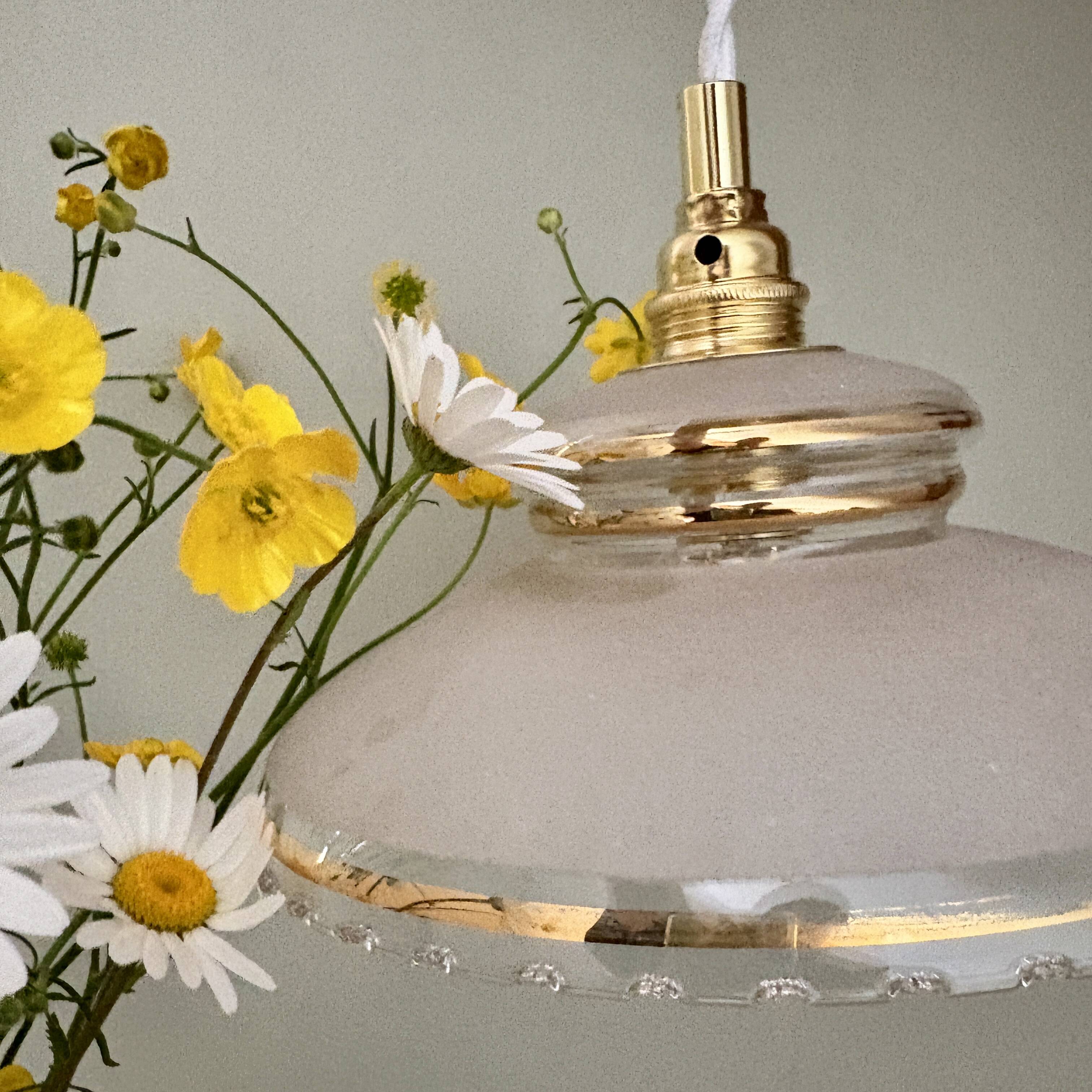 Pendant lamp, antique lampshade in white and gold granite glass