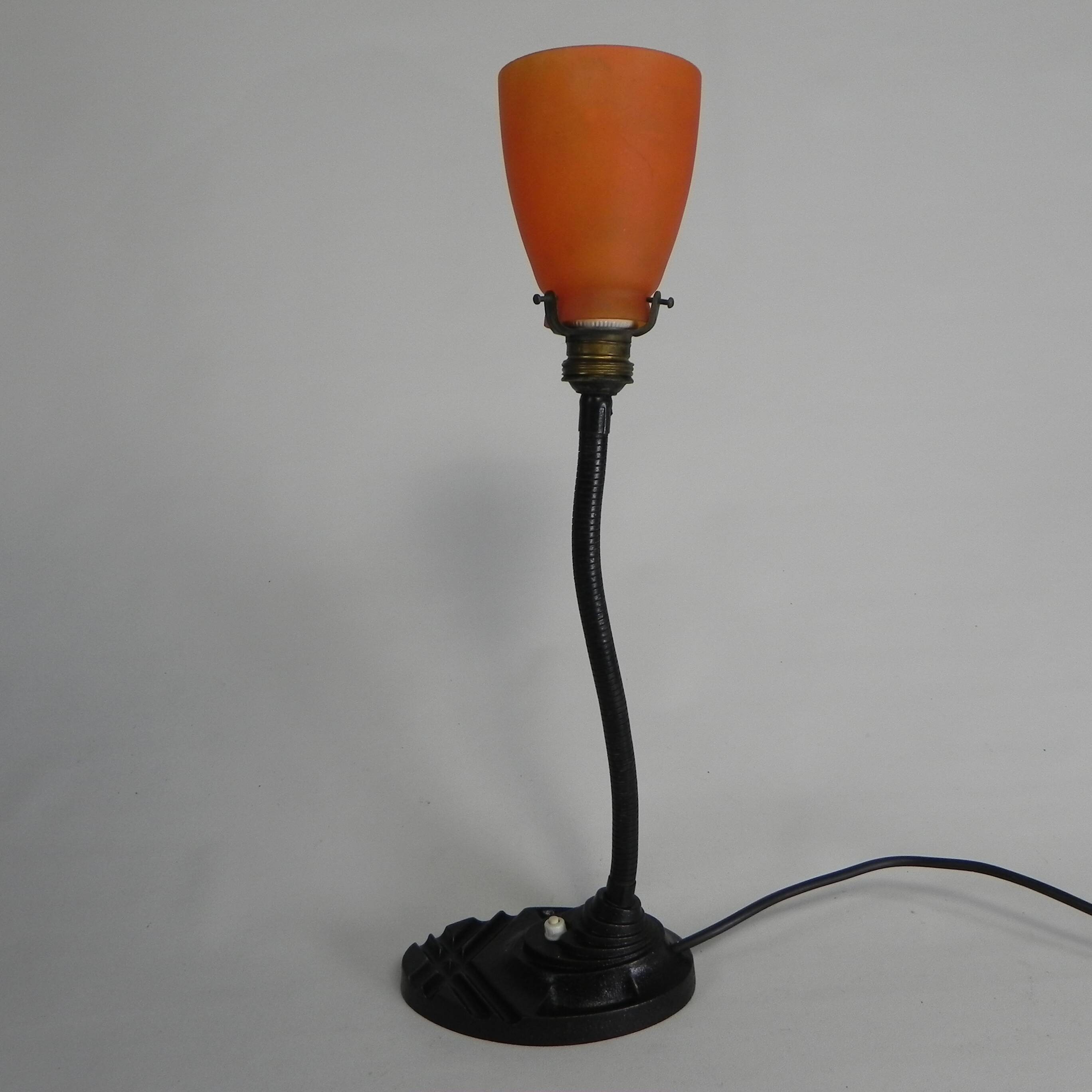 Lampe de bureau ERPE avec abat-jour en verre orange, années 1930