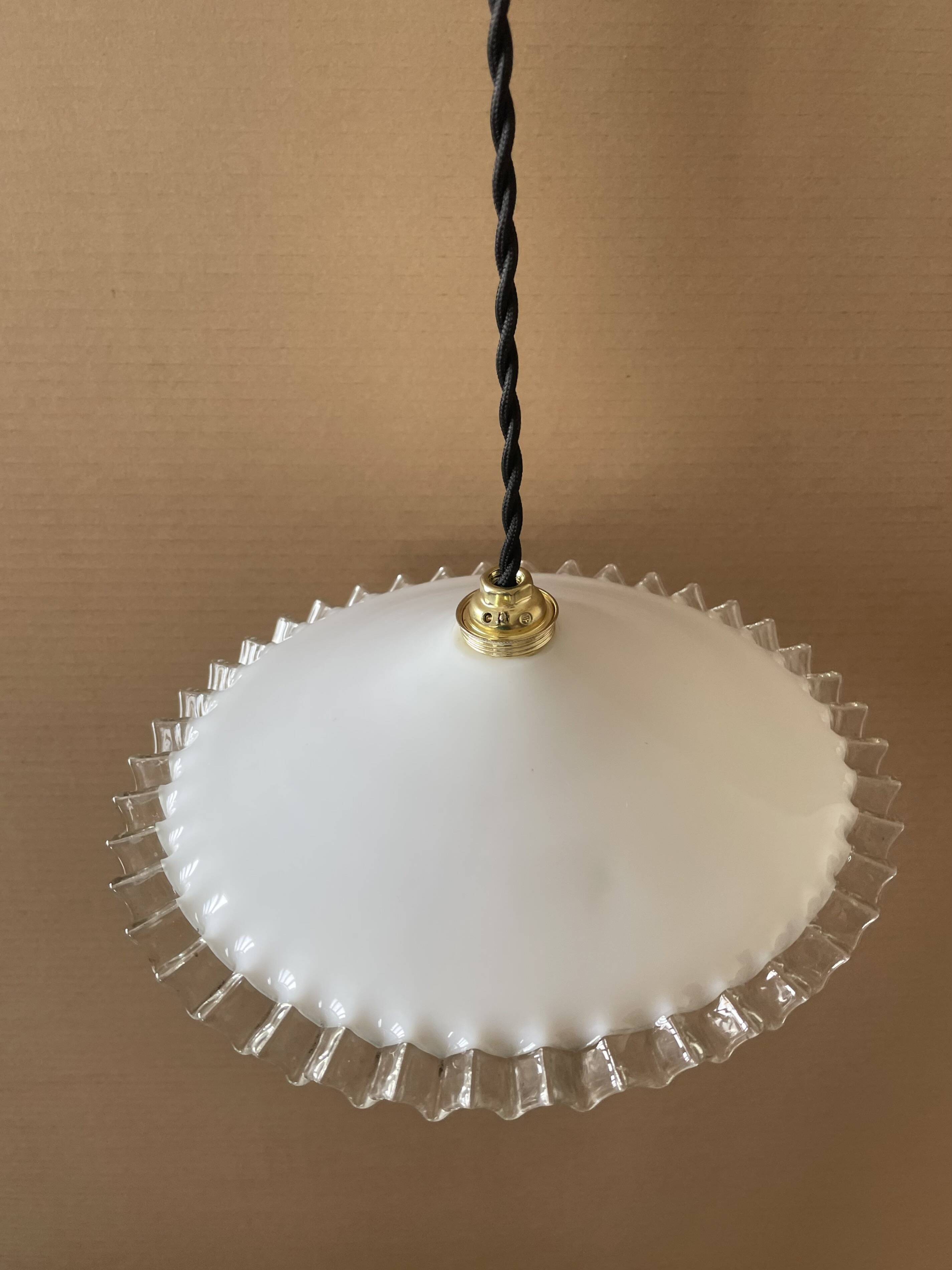 Suspension opaline ancienne