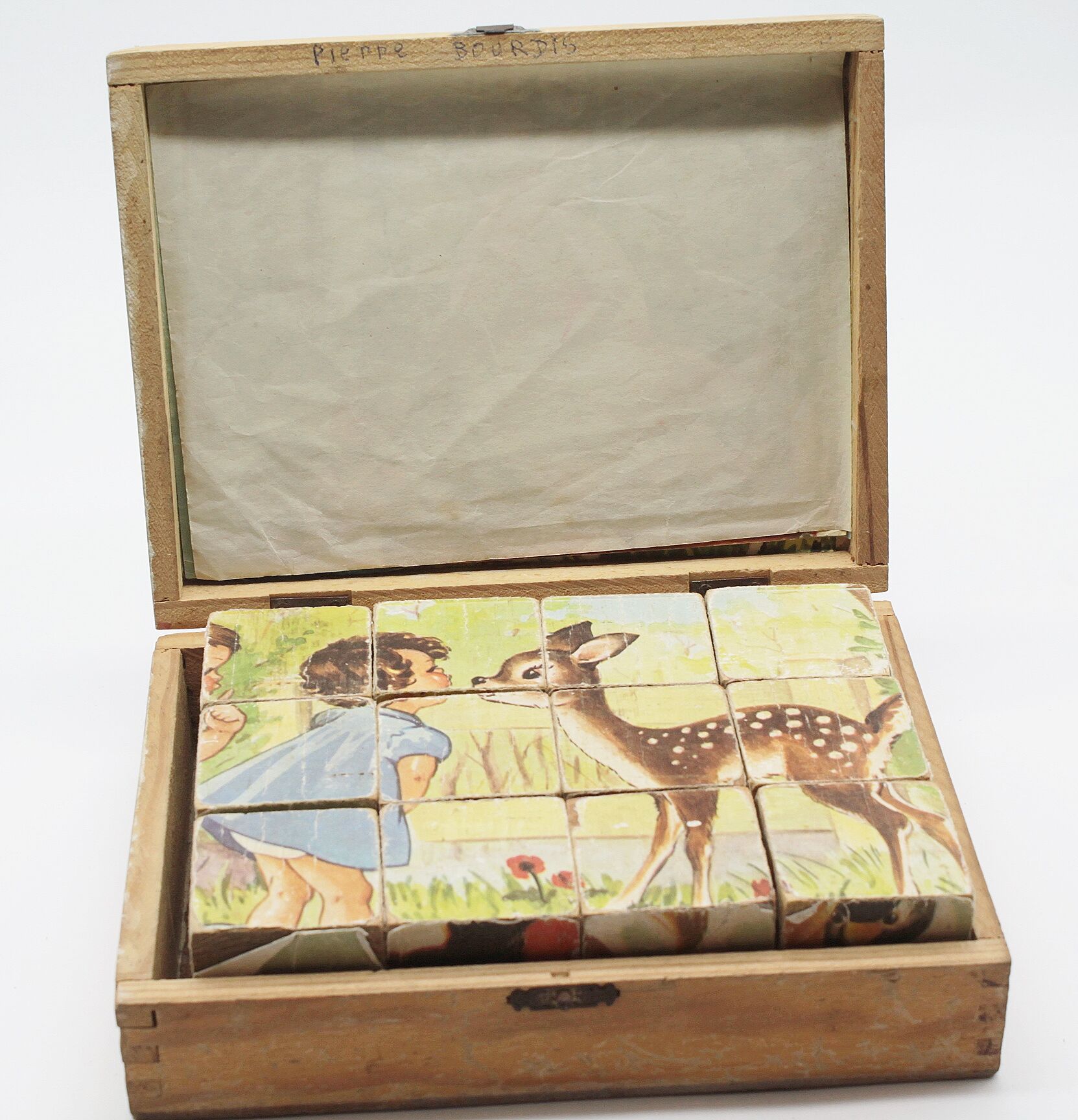 Old box cubes children