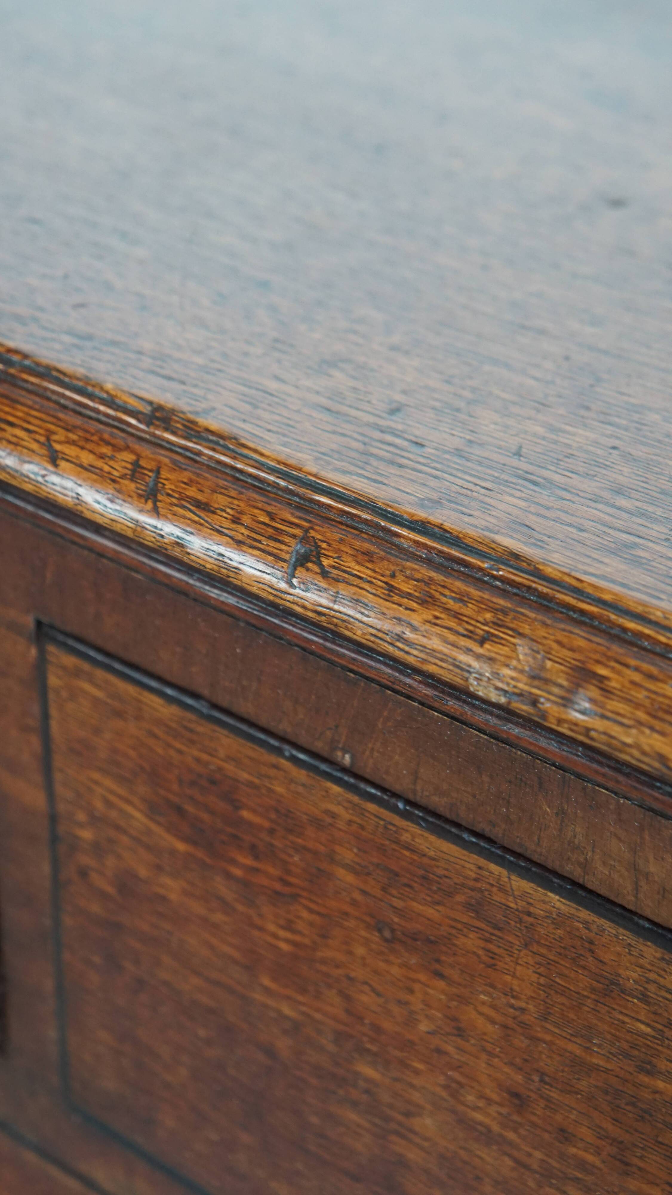 Antique English Chest of Drawers / Chest-on-Chest from the 18th Century