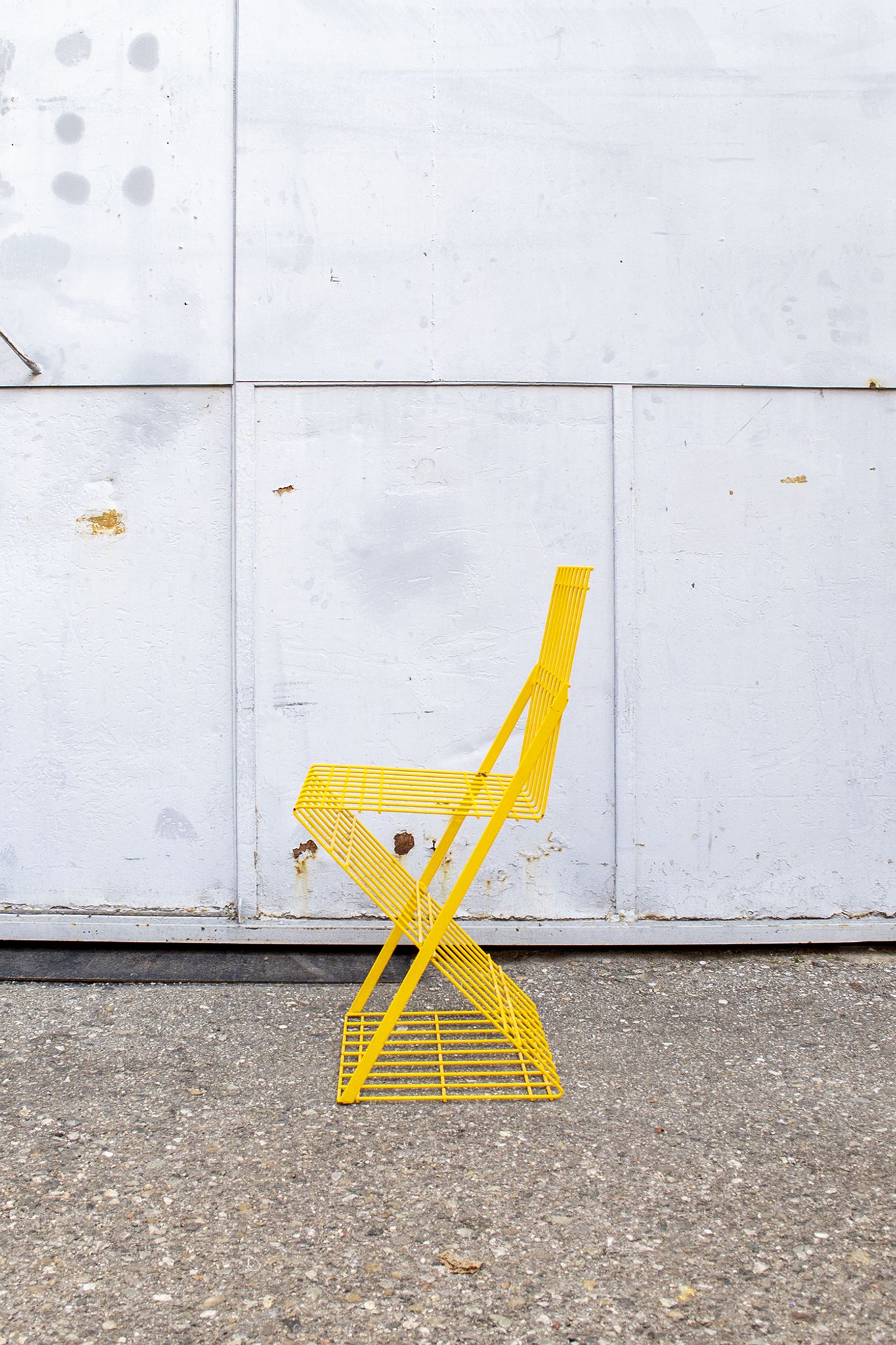 Chaises empilables en fer brutaliste Italie 70s