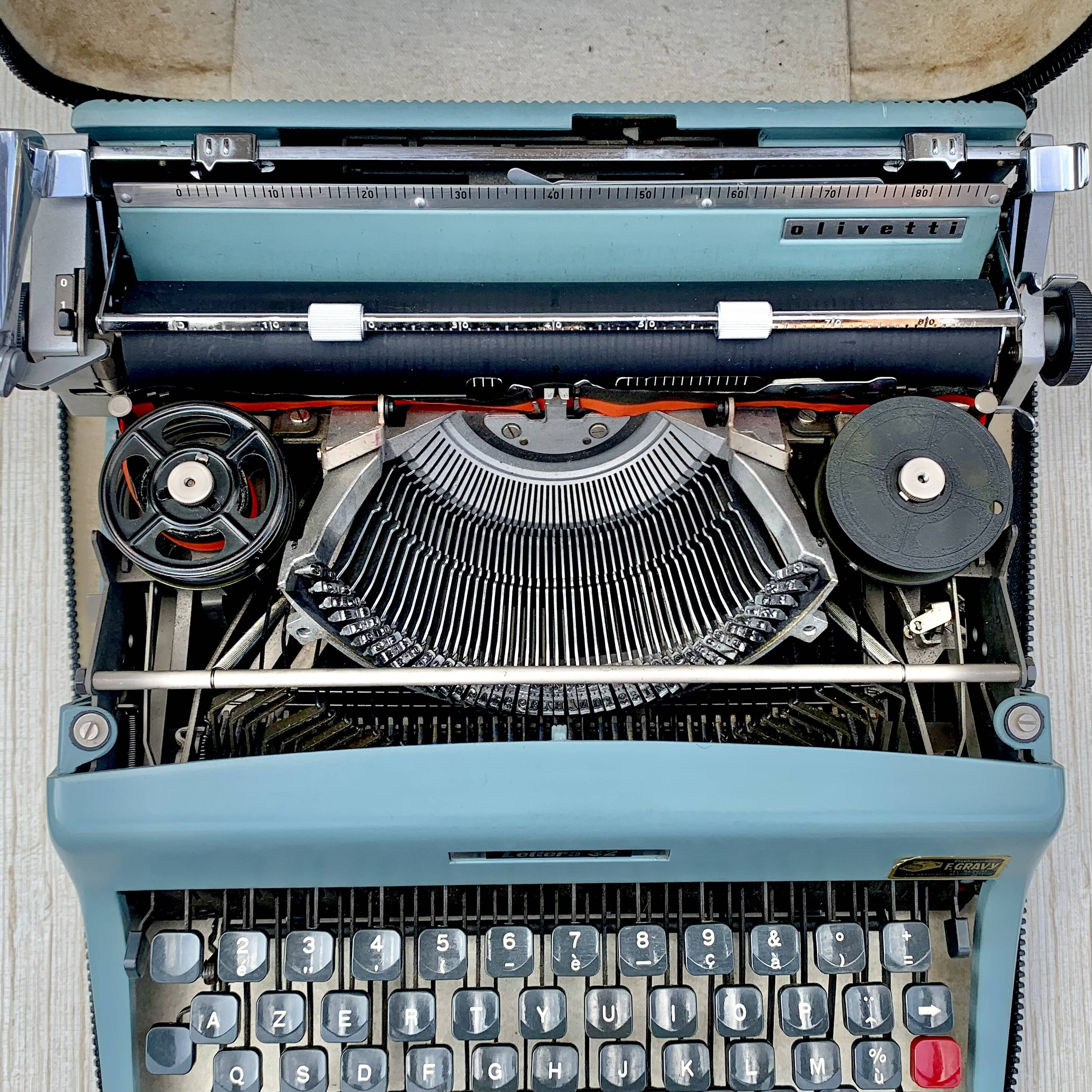 Olivetti Lettera 32 typewriter