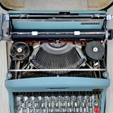 Olivetti Lettera 32 typewriter