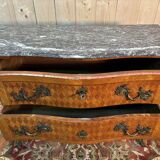 Commode de style Louis XV marquetée