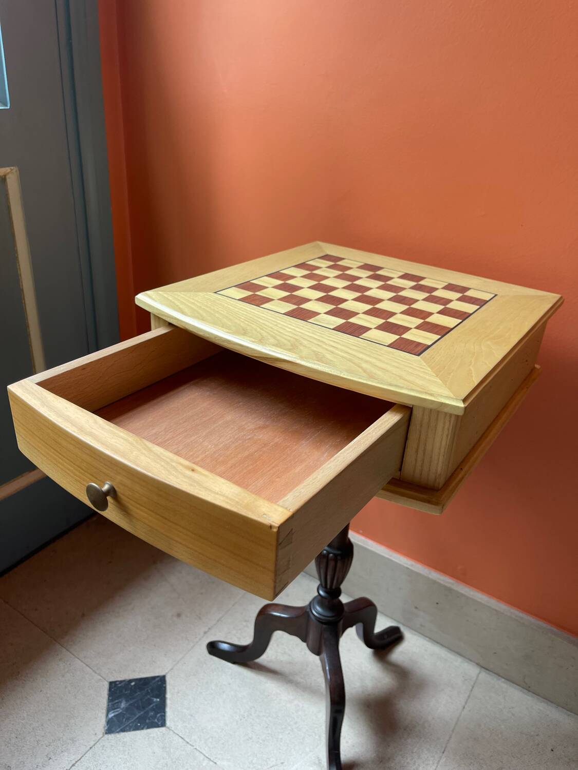 Sycamore and mahogany chess game box