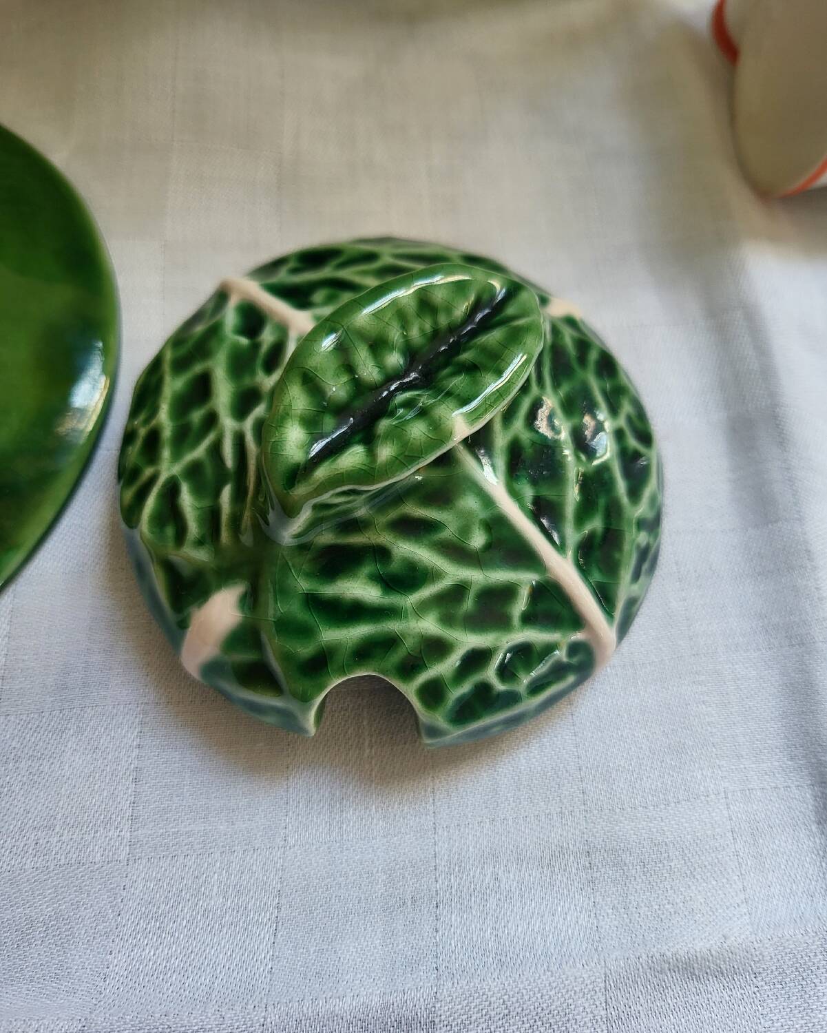 Mustard pot in cabbage slip