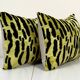 Paire de coussins Ikat tigres