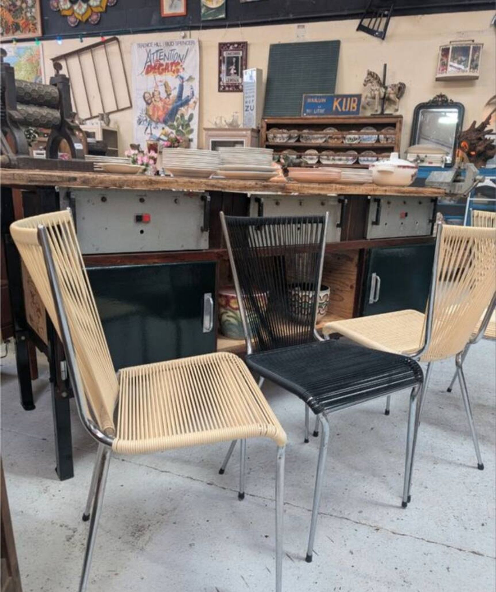 Suite de 4 chaises Scoubidou