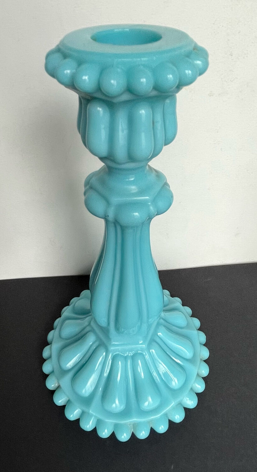 Pair of opaline candlesticks and its vase