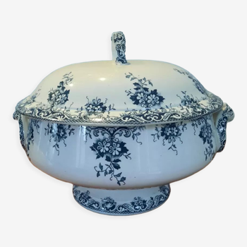 Porcelain tureen