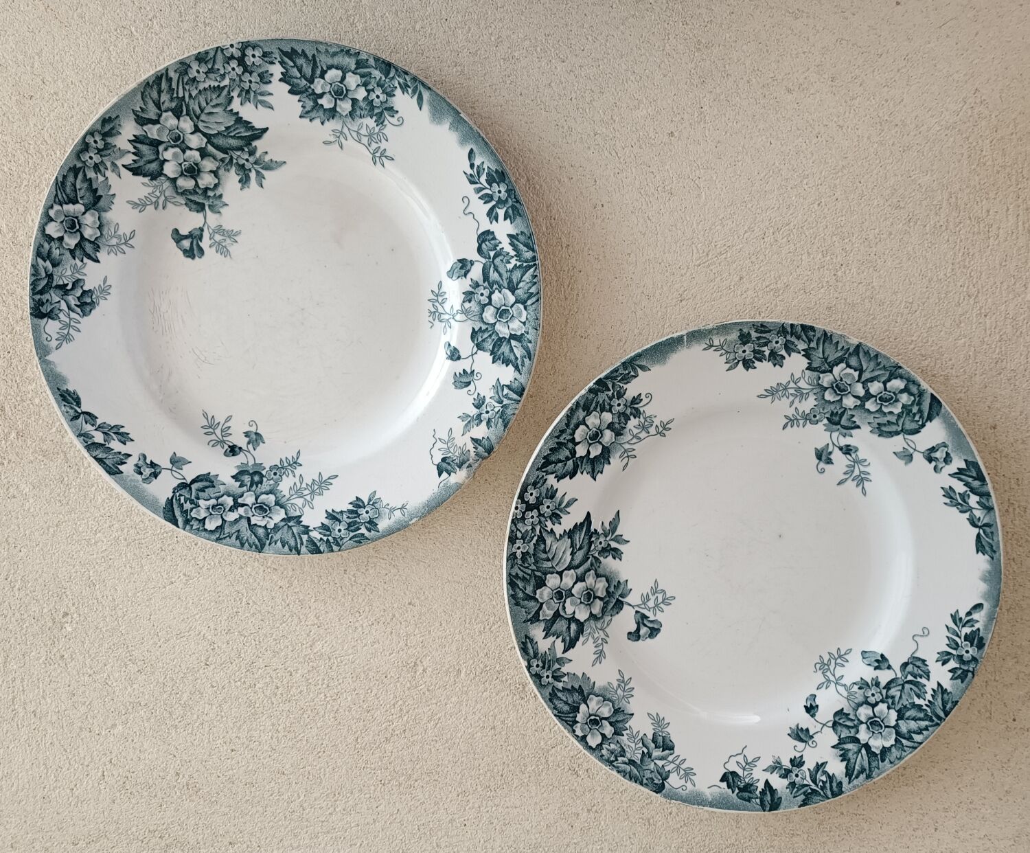 2 plates iron earth "Marie-Louise" Moulin des Loups
