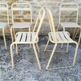 Chaises de terrasse de bistrot