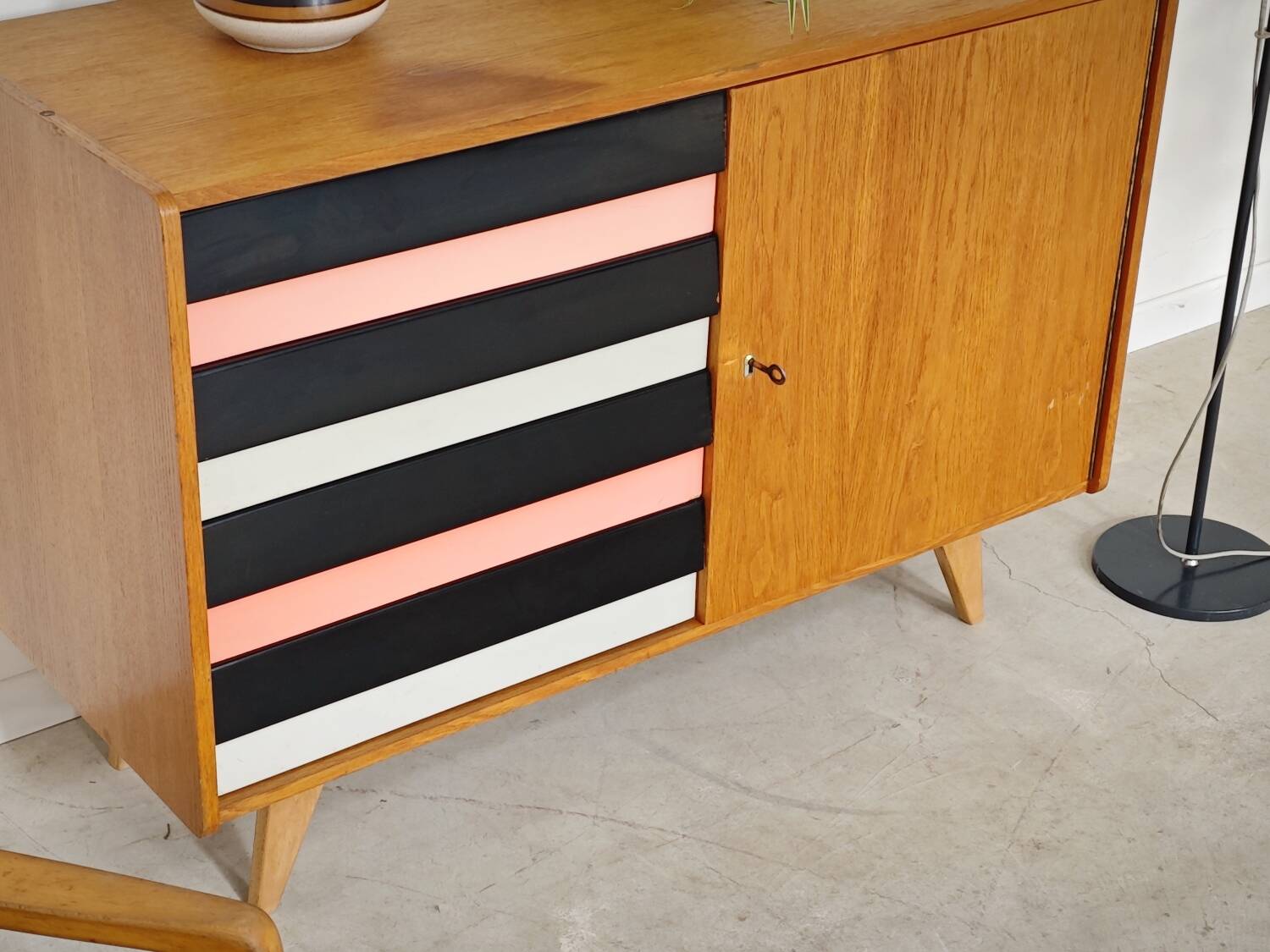 U 458 pink and grey sideboard by Jiri Jiroutek for Interier Praha 1960