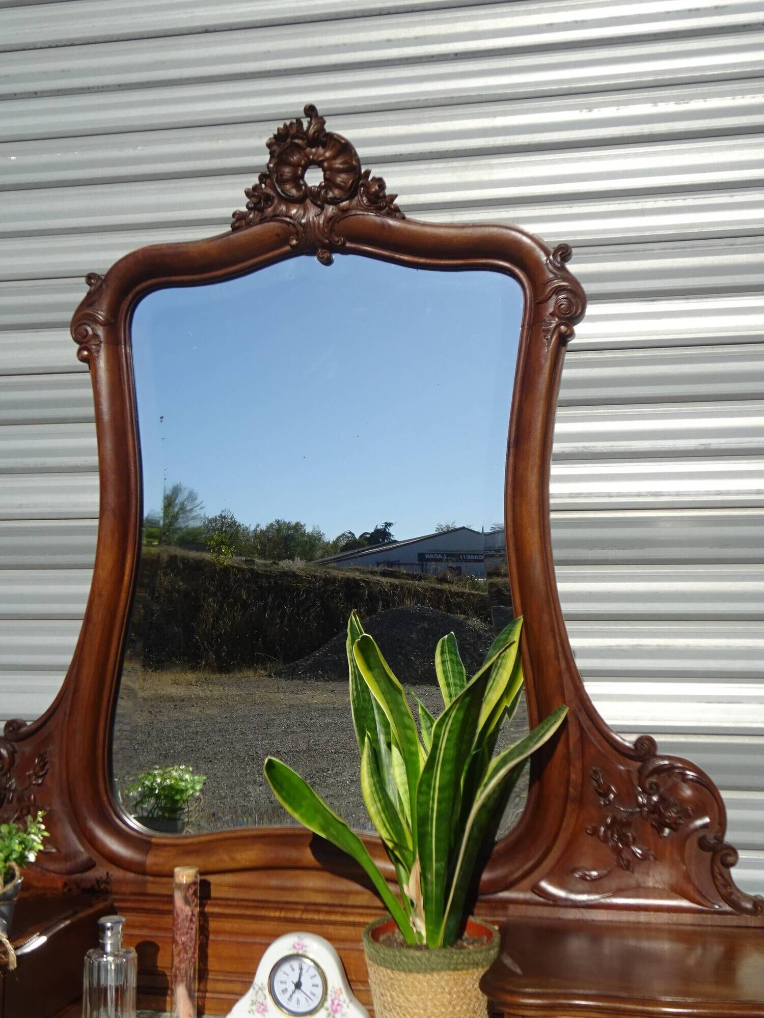Commode en noyer Louis XV avec miroir
