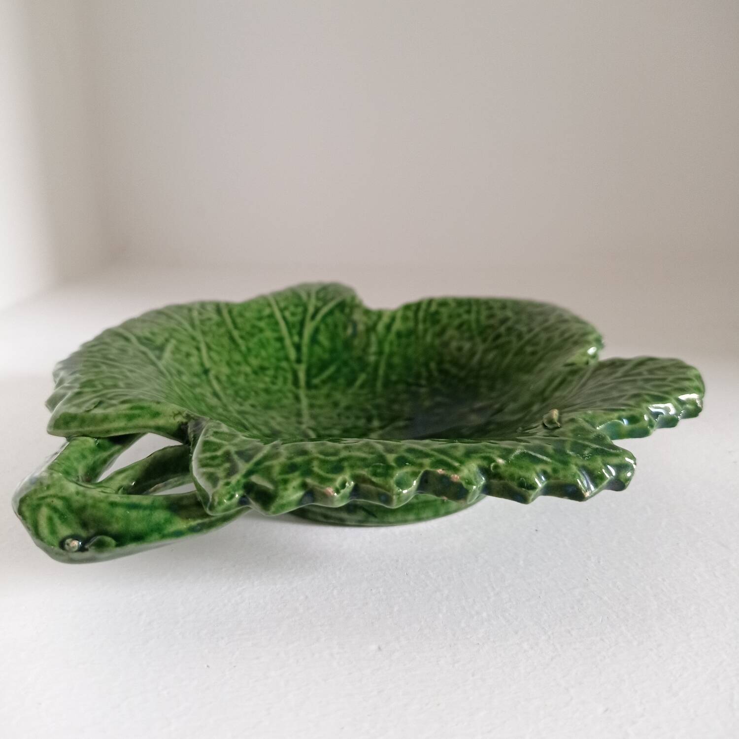 Vallauris vine leaf pocket emptier