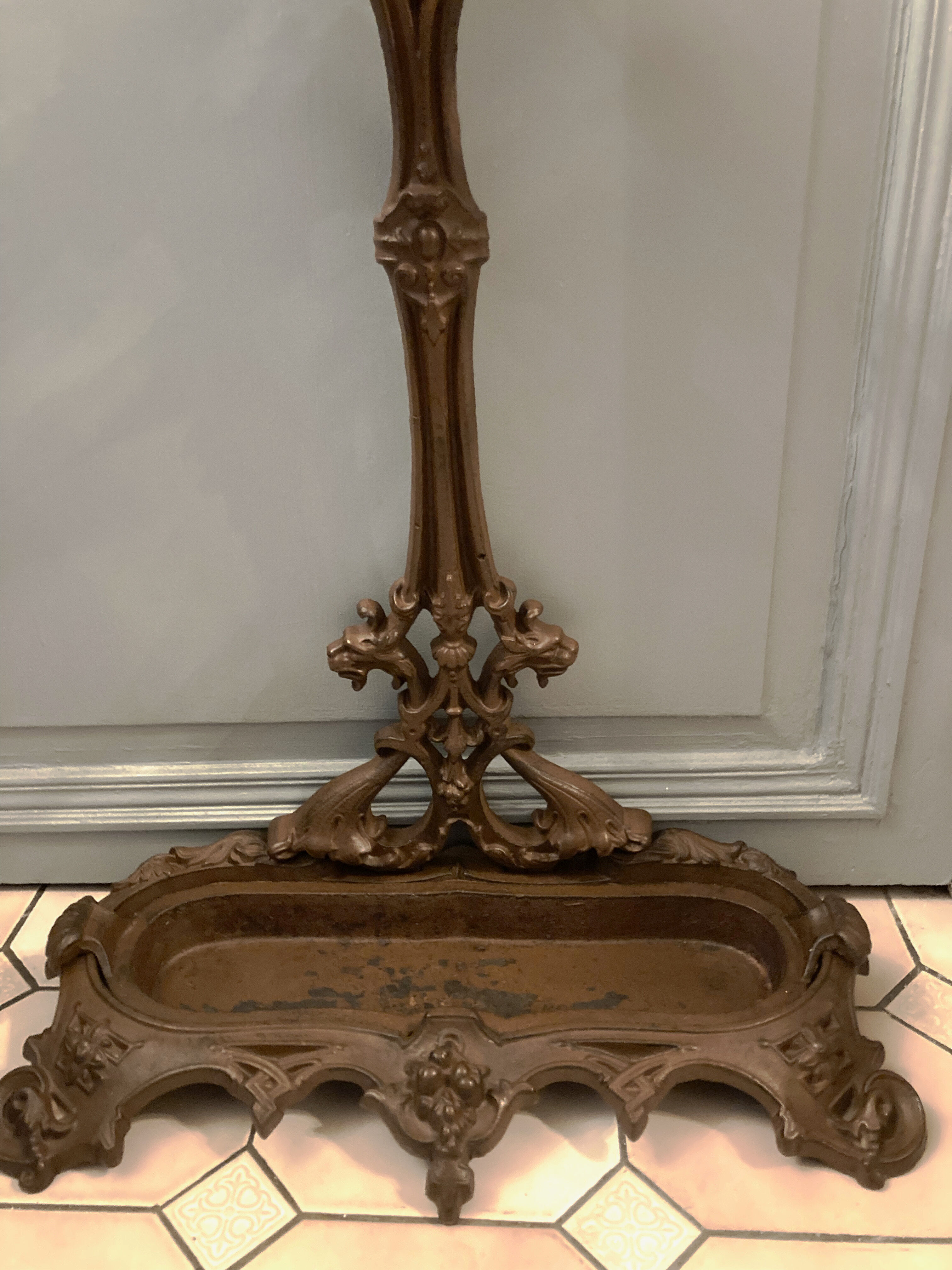 Art Nouvelles cast iron umbrella holder