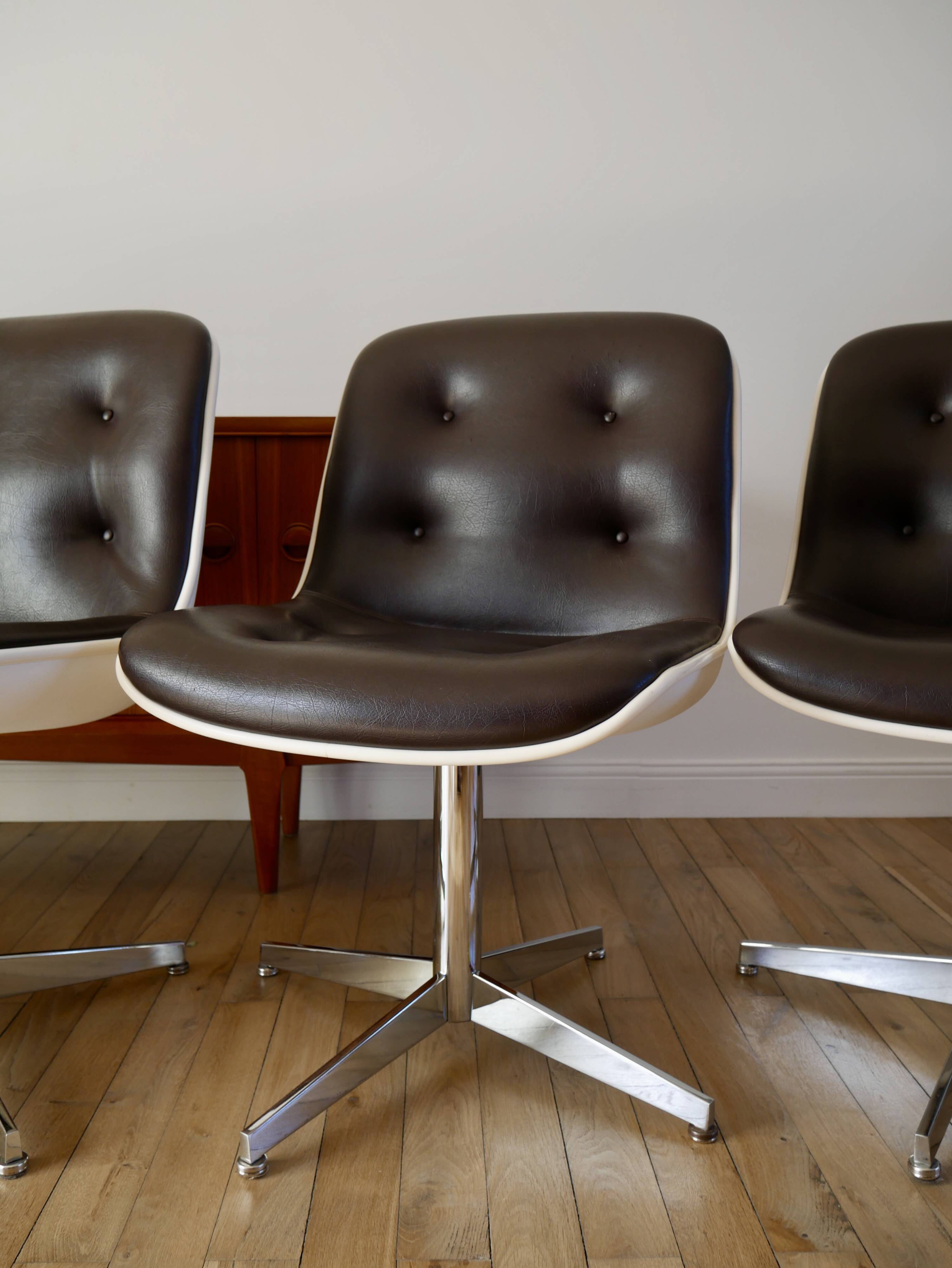 Set of 4 Executive Strafor shell chairs in leather, plastic and chrome 1970s