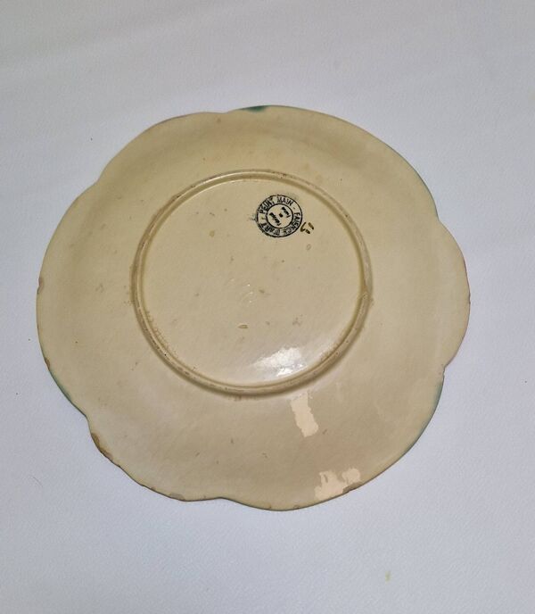 5 assiettes en barbotine ''faience d'art'' peinte a la main