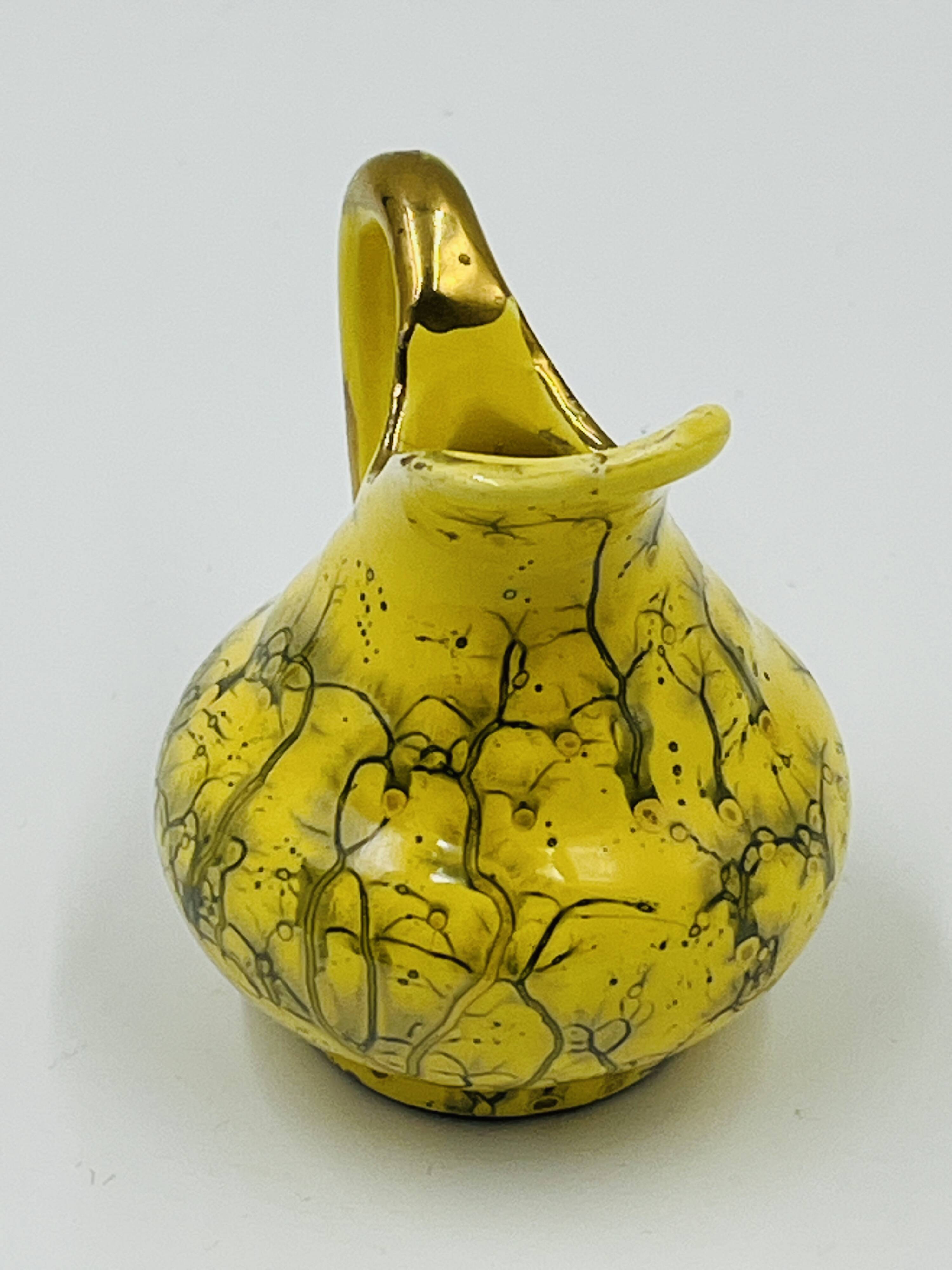 Pichet miniature de collection jaune et or fin