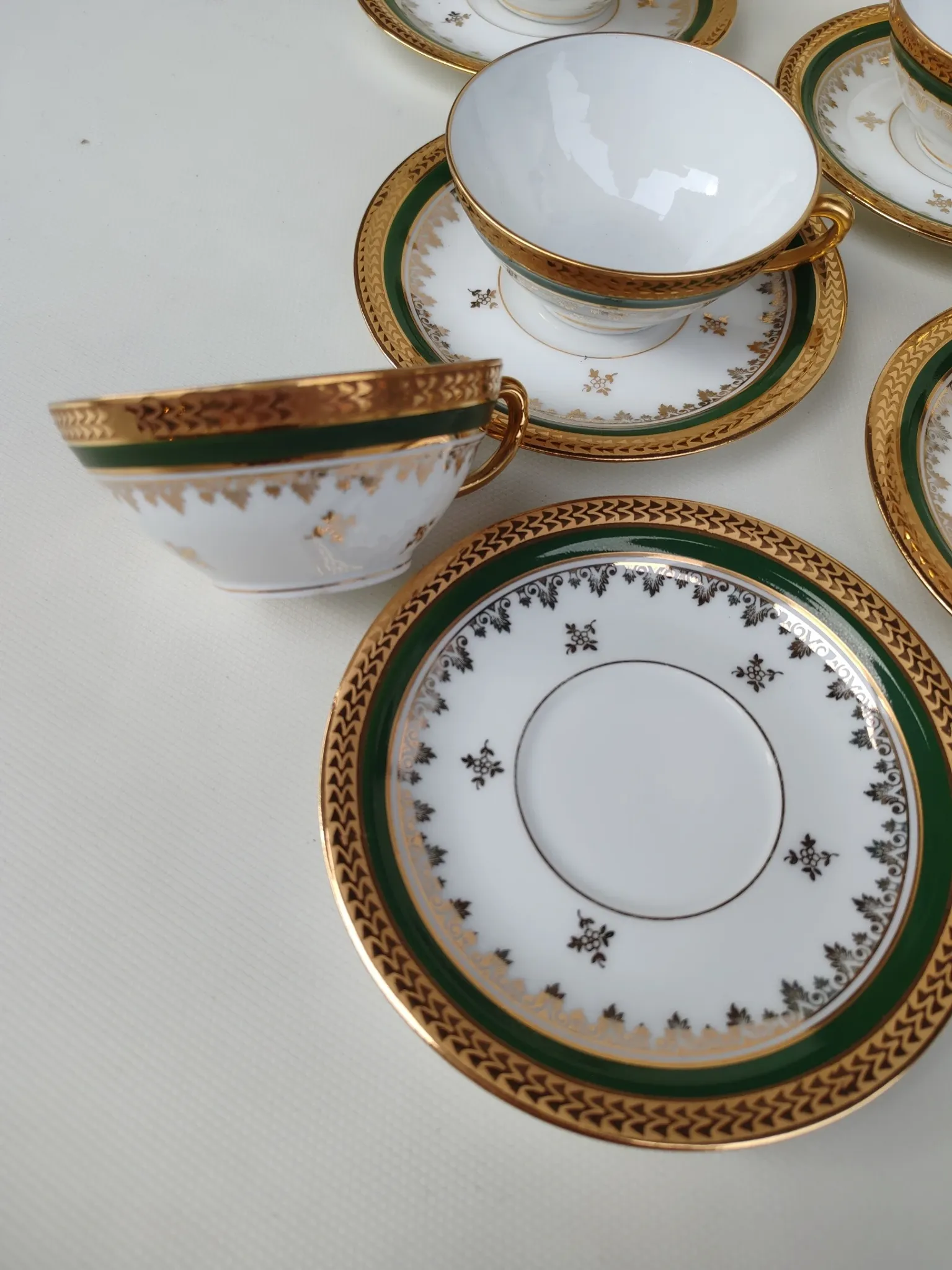 Limoges porcelain coffee service from the 1950s. For 6 people.