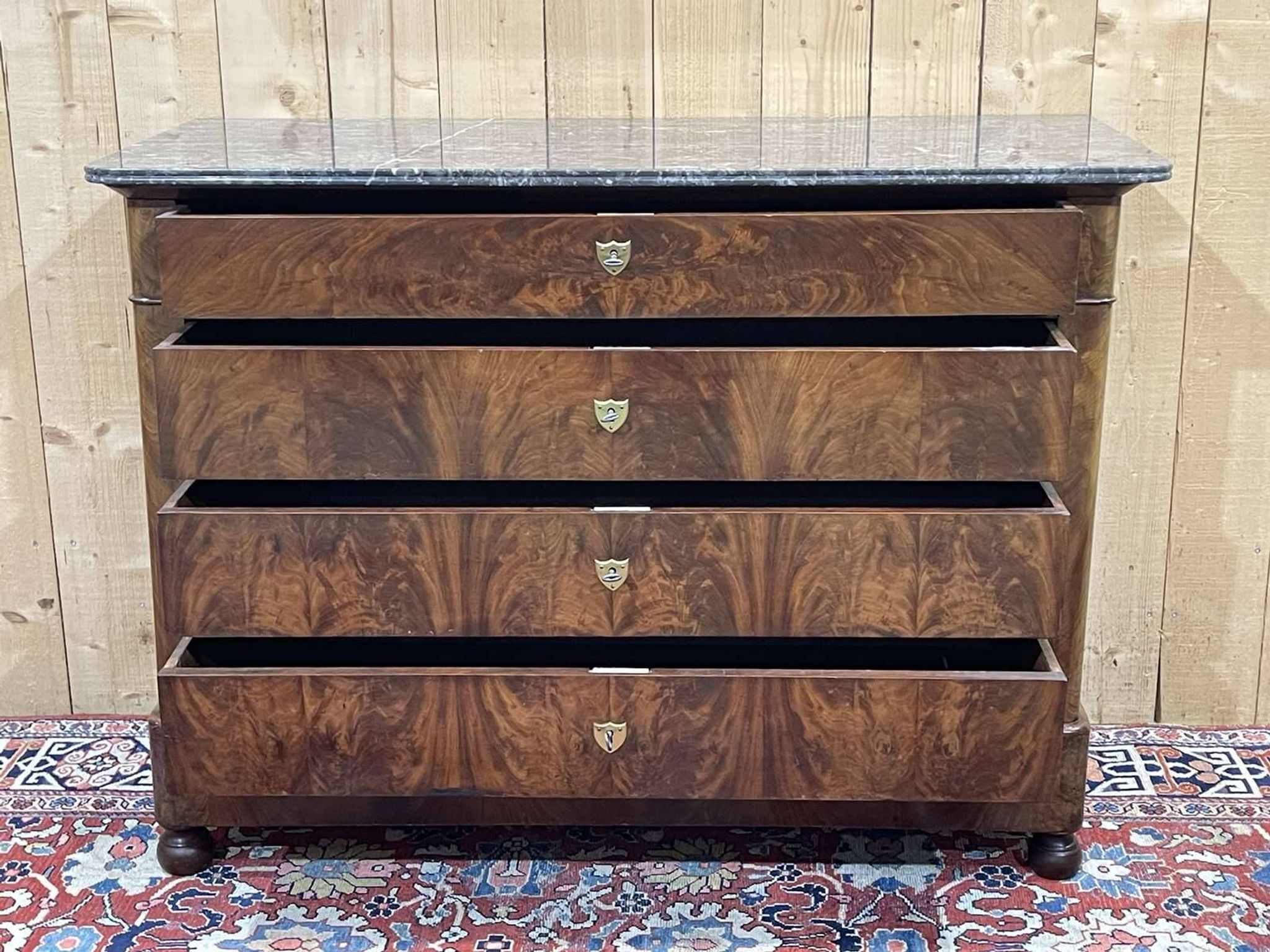 19th century Restoration chest of drawers in mahogany and marble top