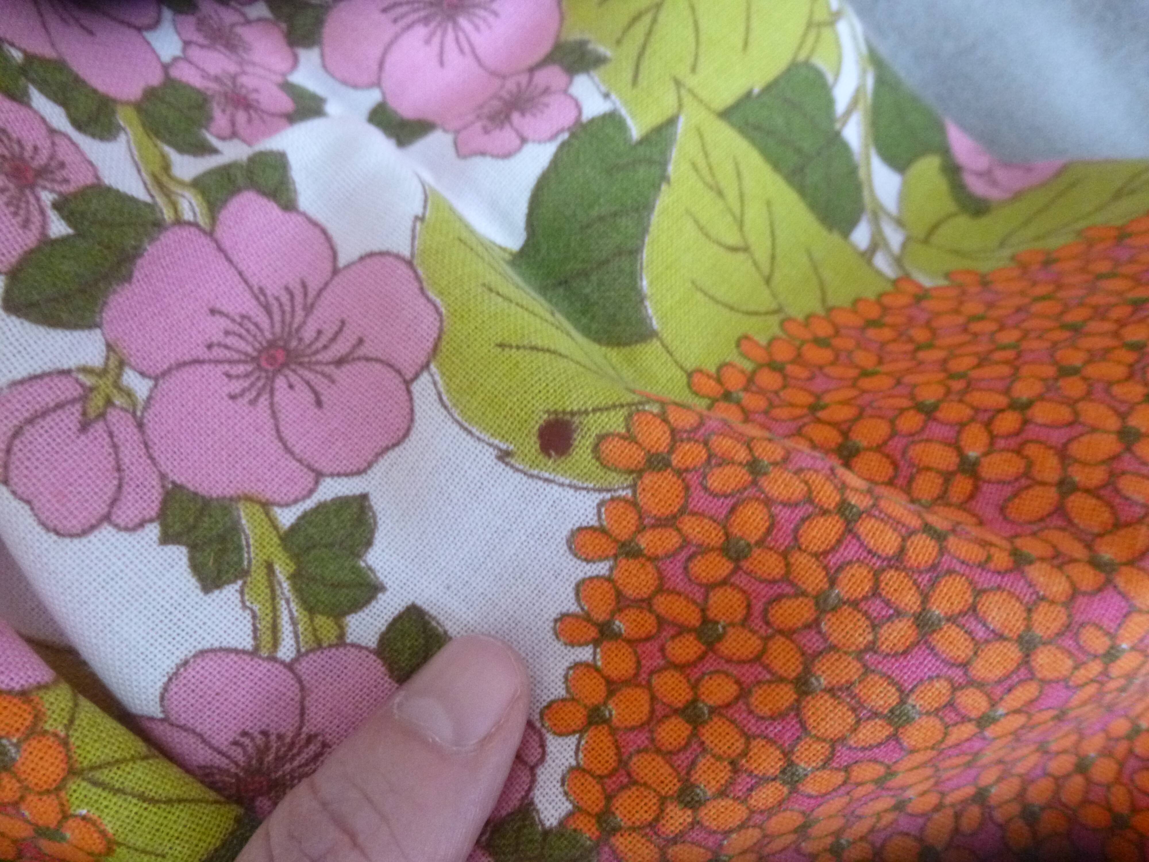 Bassetti 70s tablecloth and its 12 napkins