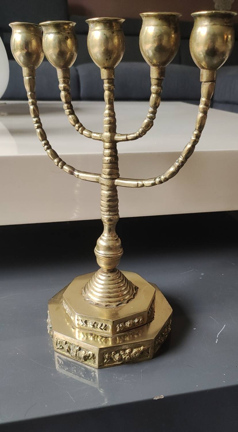 5-branched Jewish menorah/candlestick. Dedicated to mourning. In gilded bronze.