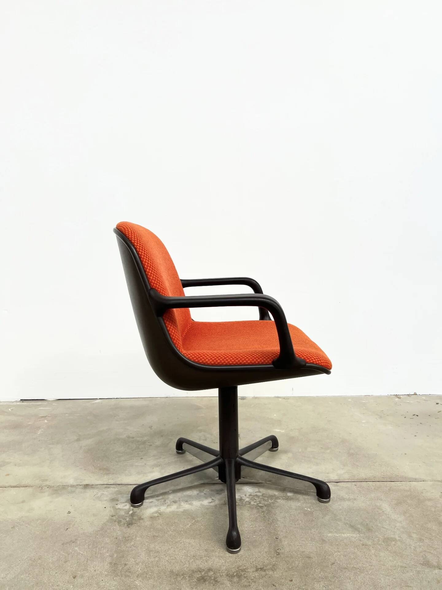 Visitor chair Charles Pollock for Comforto — orange wool, 1970s