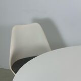 Eero Saarinen Tulip Dining Set with Swifel Chairs for Knoll International 1960s
