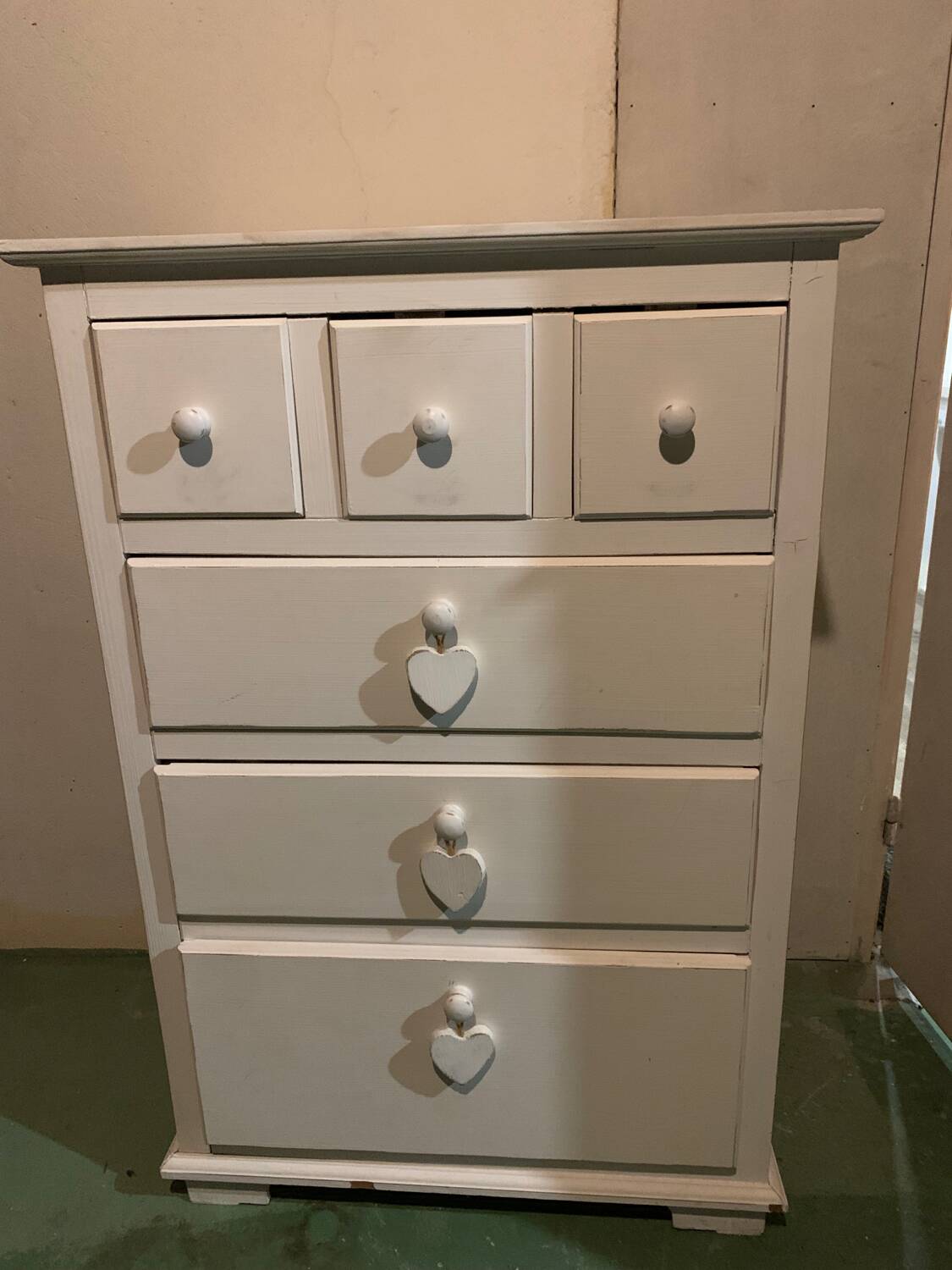 White chest of drawers