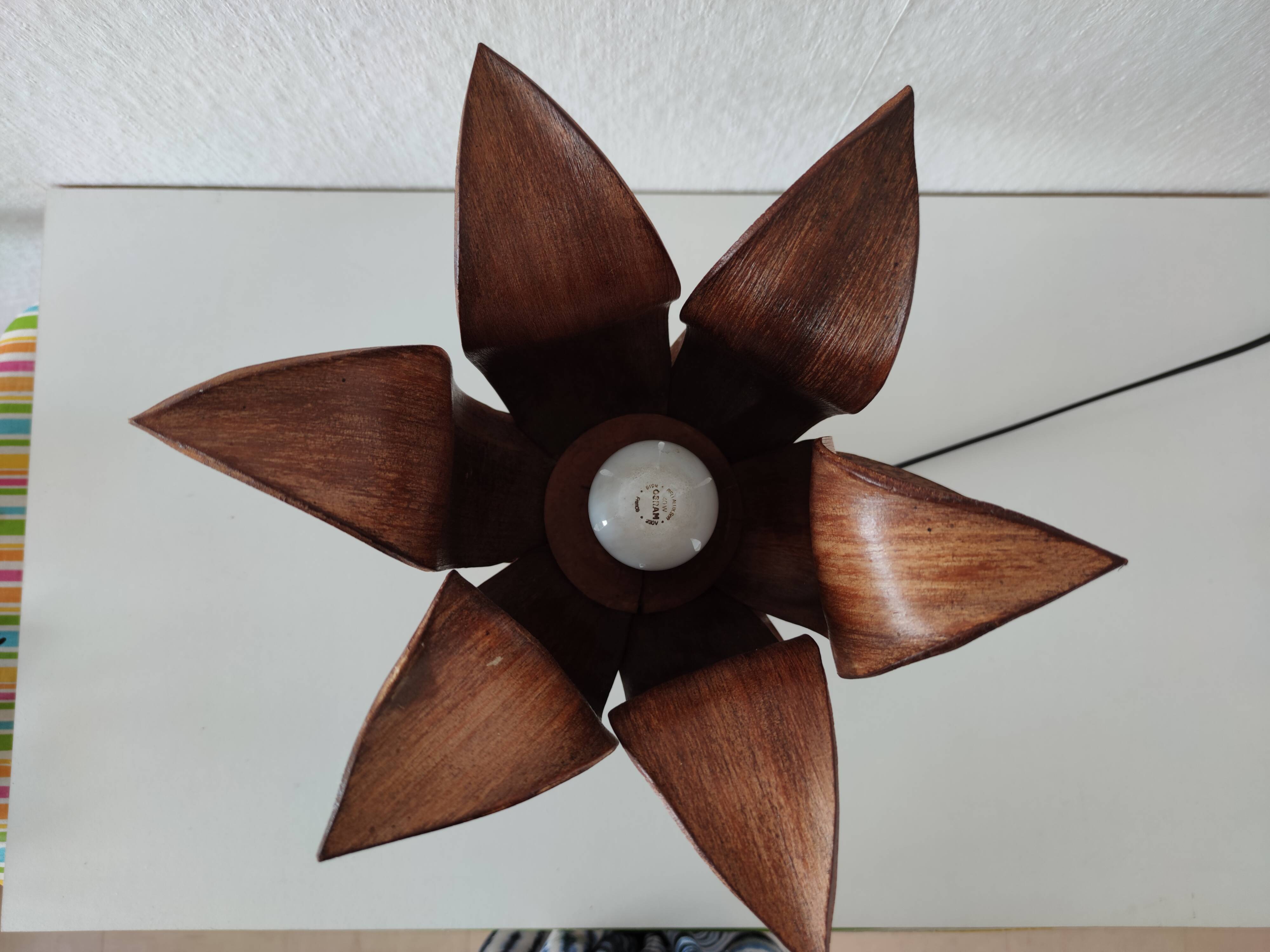 Lotus palm shell bedside table lamp
