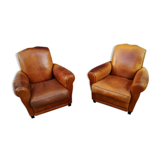 Paire de fauteuils club en cuir belle patine