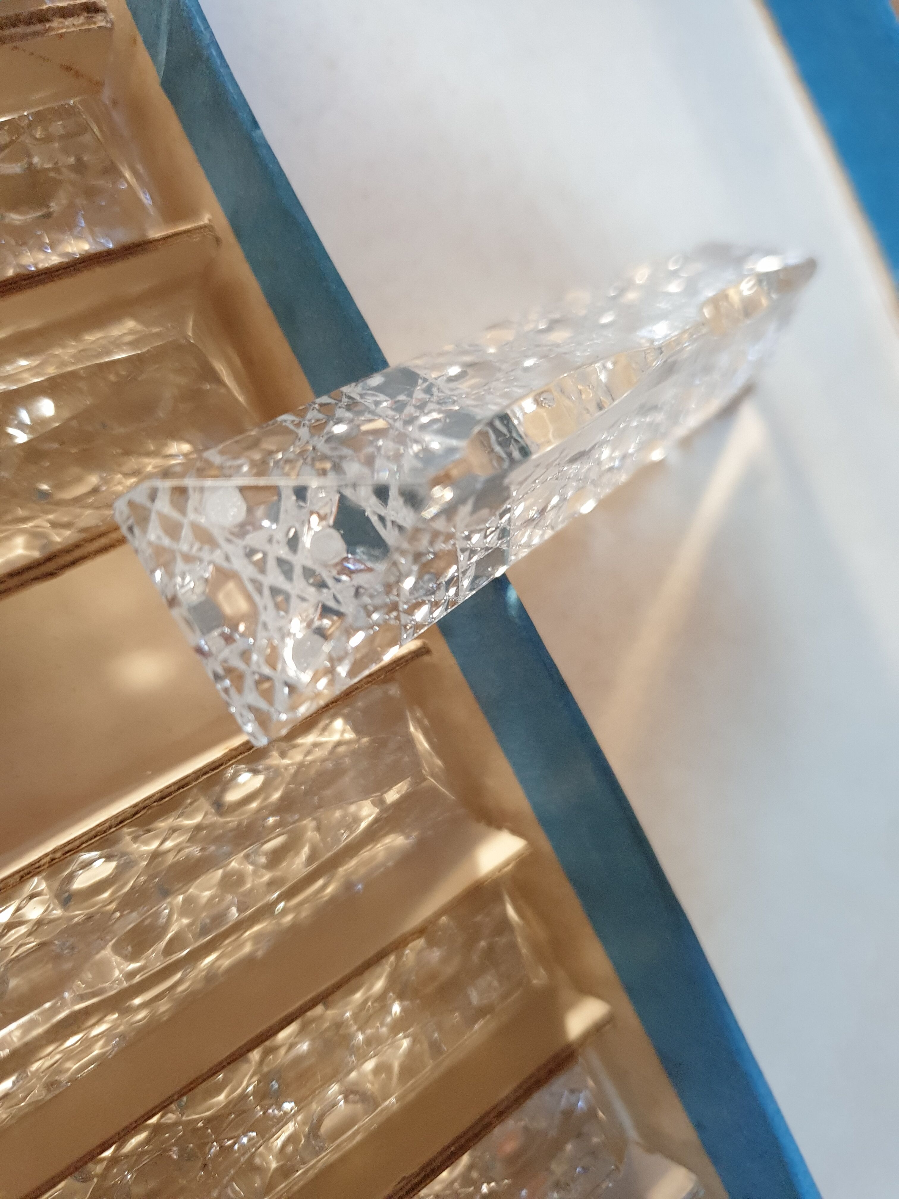 Crystal knife holder