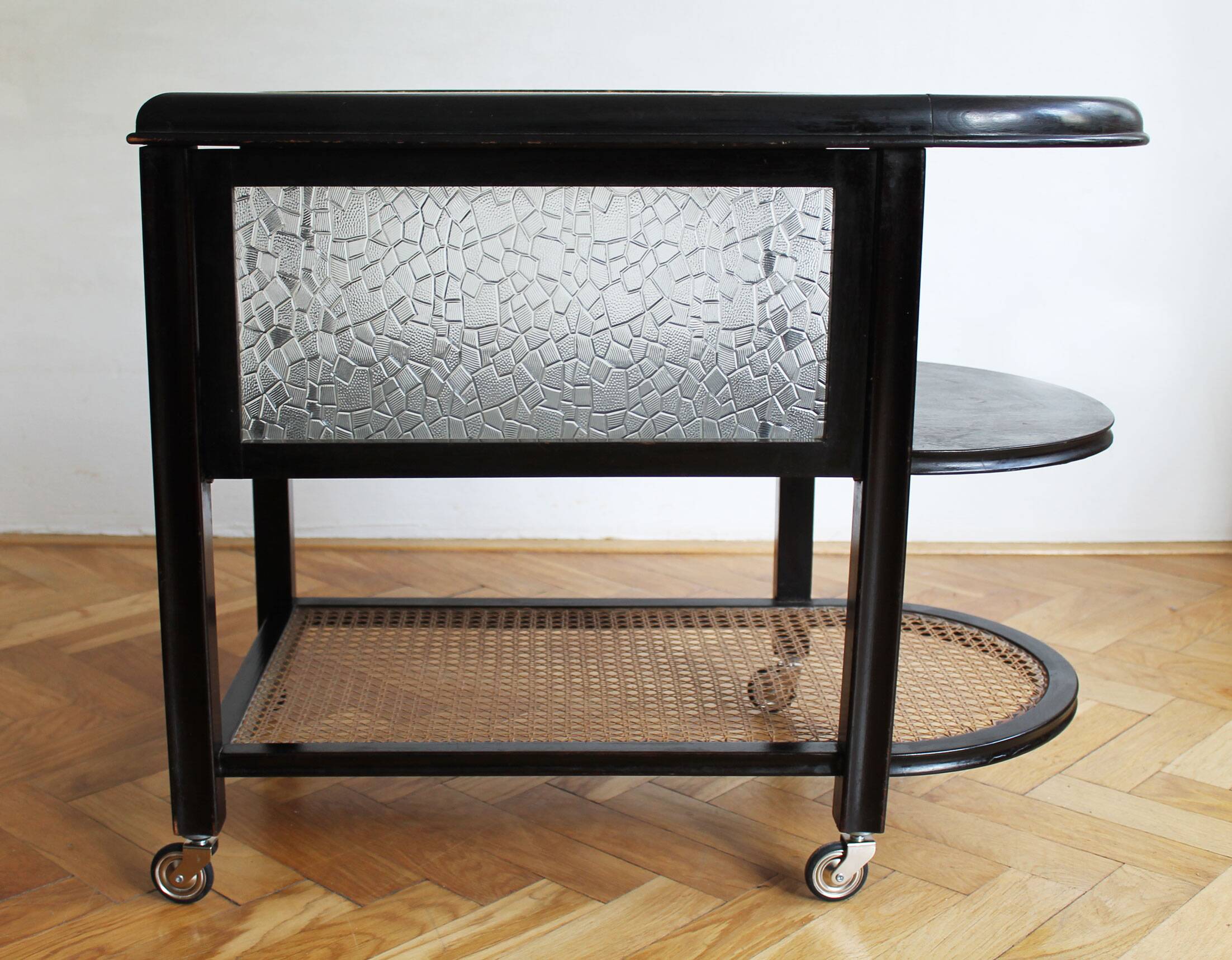 Armoire à boissons moderniste des années 1930