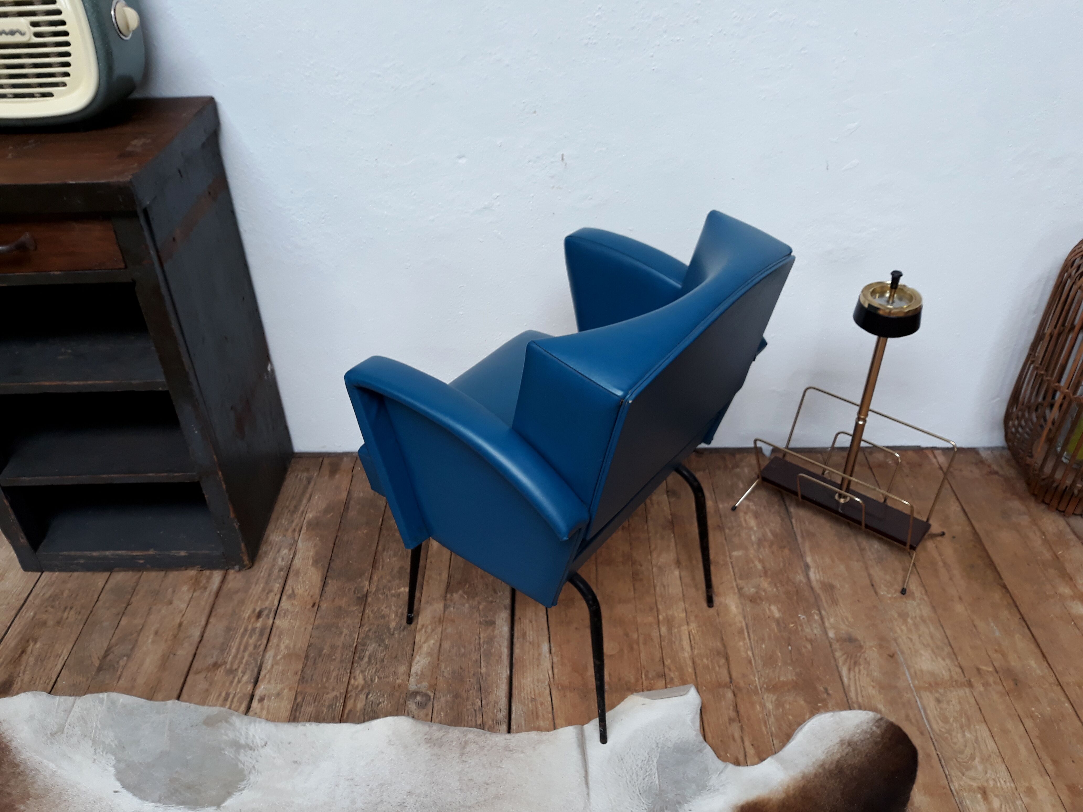 Fauteuil vintage en skaï et pieds métal