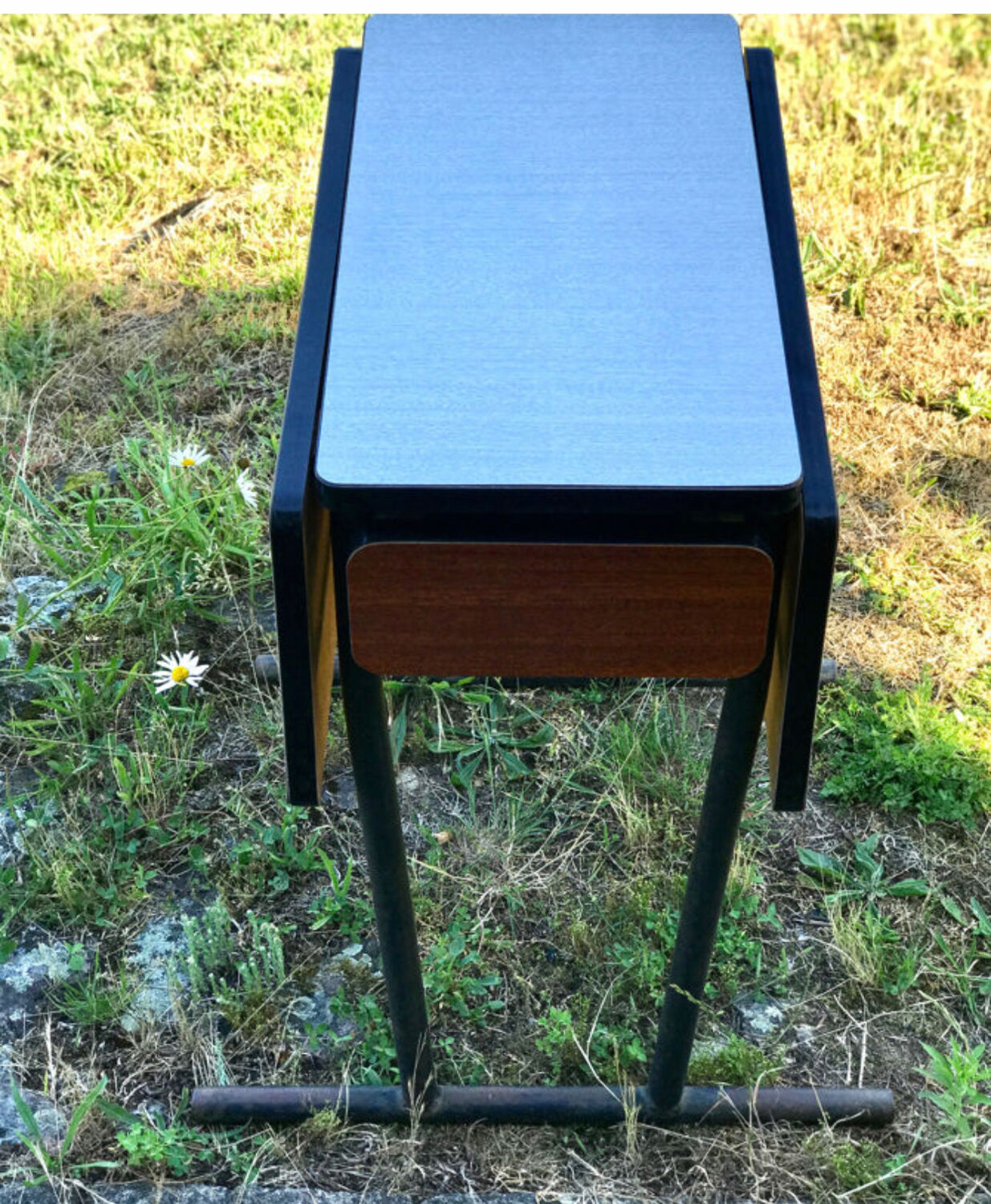 Formica feet tubes bar table