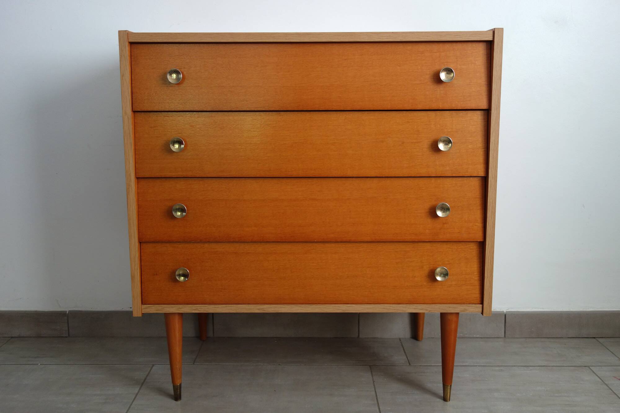 Vintage chest of drawers with 4 drawers from the 1970s.